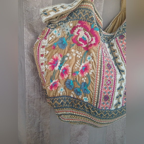 💎 Johnny Was Women's Bag Boho Embroidered Tote Bag in Red, Green & Cream - Picture 7 of 14